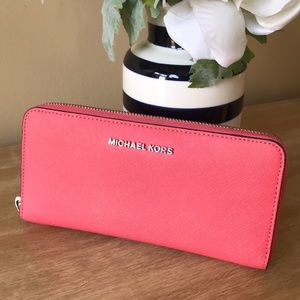 Michael Kors ZIP Wallet
